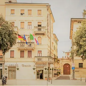 https://albergo-trento.hotelinveneto.com
